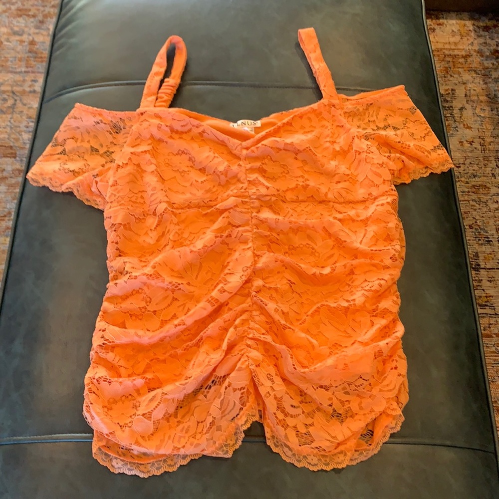 Venus peach lace, lined top